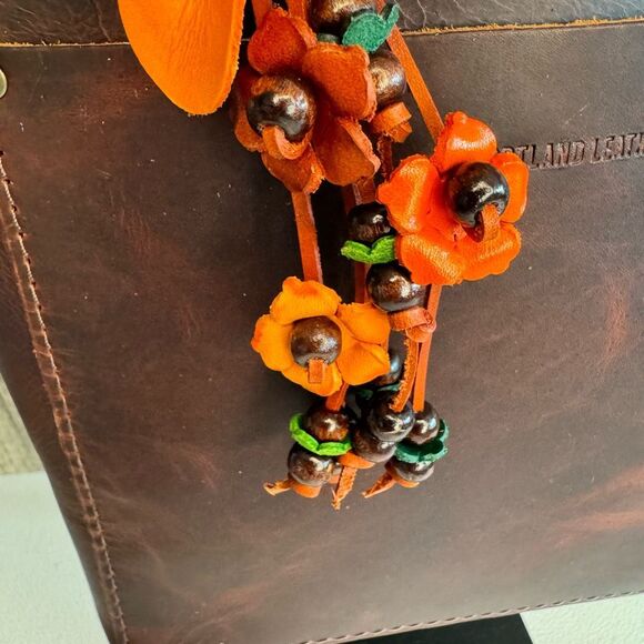 Daisy Flower Leather Bag Charm Leather Purse Crossbody Keychain NEW - Picture 3 of 6